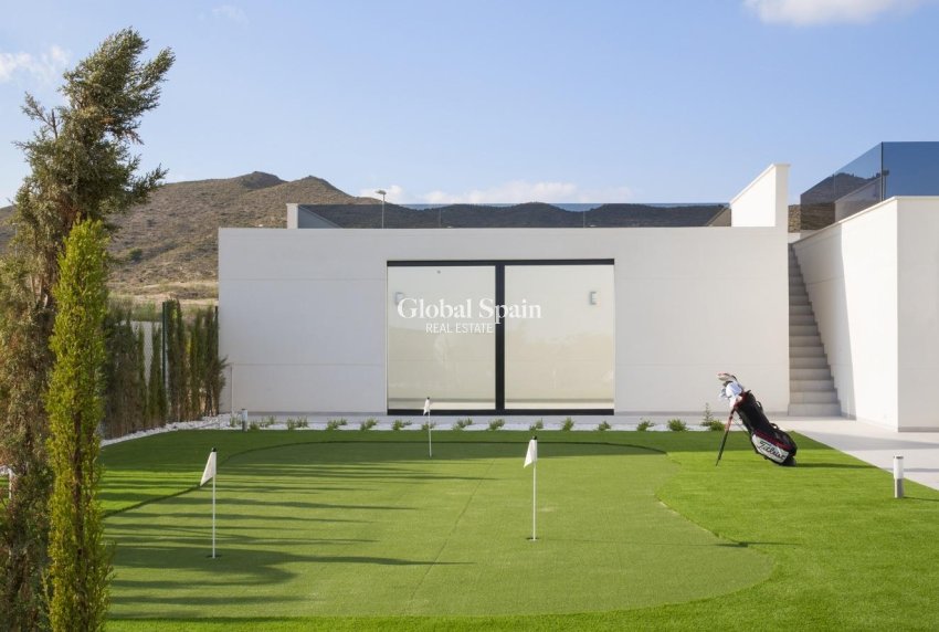 Neubau - VILLA -
BAÑOS Y MENDIGO - Altaona Golf