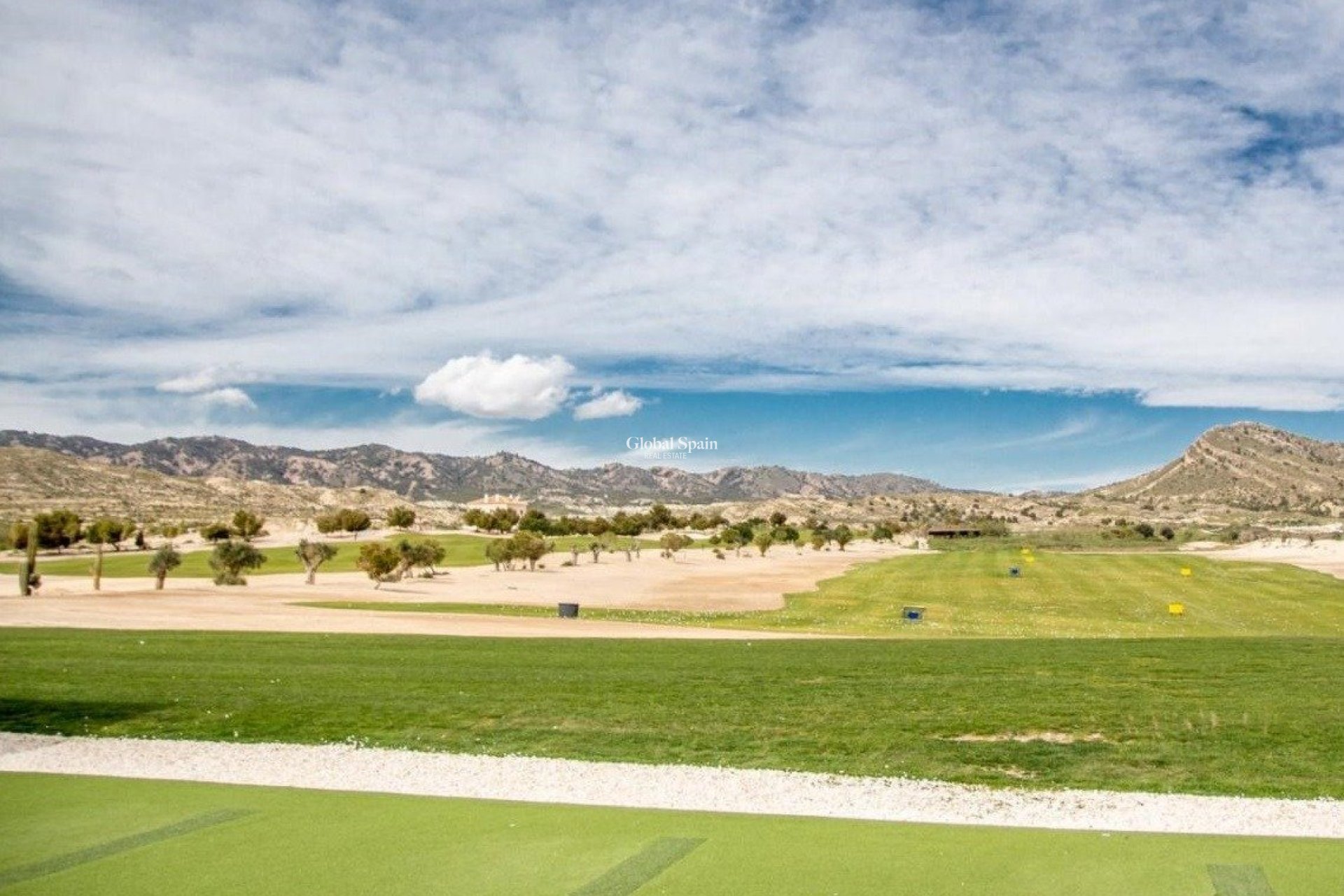 Neubau - VILLA -
BAÑOS Y MENDIGO - Altaona Golf