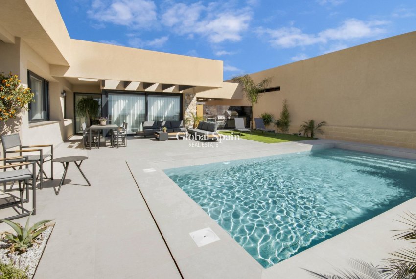 Neubau - VILLA -
BAÑOS Y MENDIGO - Altaona Golf