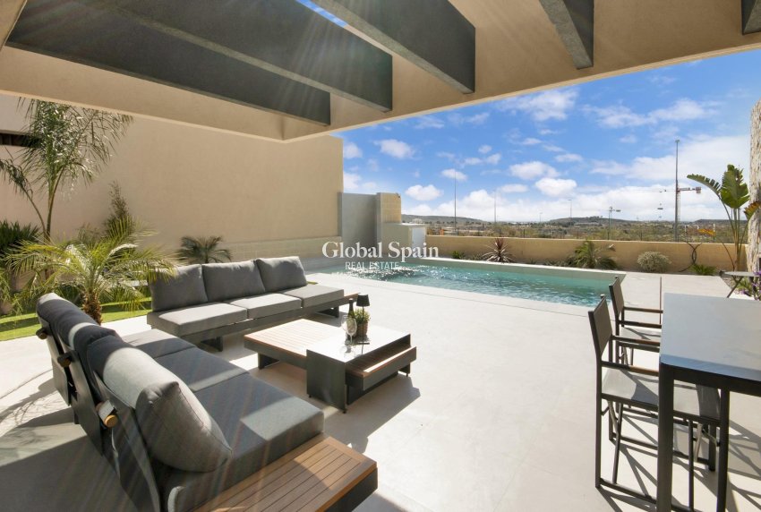 Neubau - VILLA -
BAÑOS Y MENDIGO - Altaona Golf