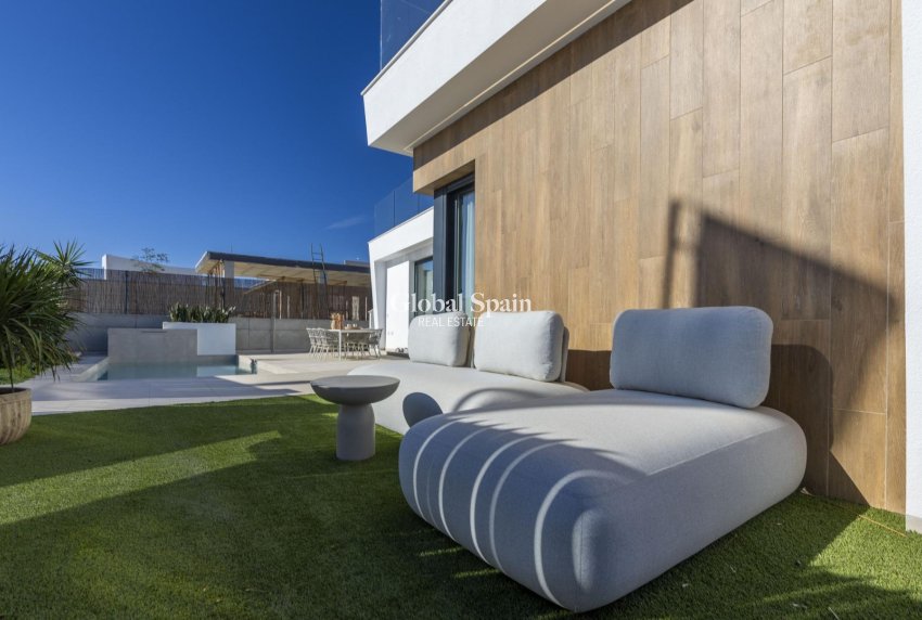 Neubau - VILLA -
BAÑOS Y MENDIGO - Altaona Golf