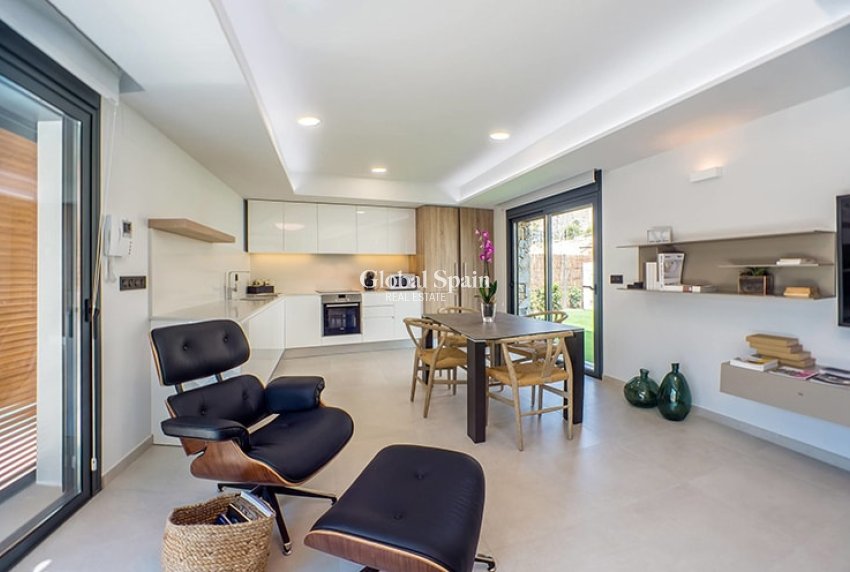 Neubau - Villa -
BENIDORM - Alicante