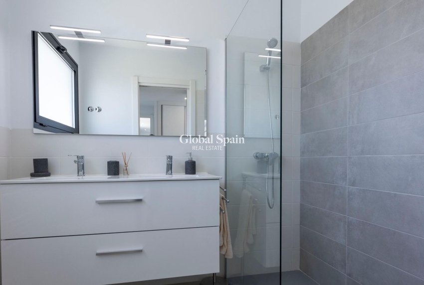 Neubau - VILLA -
CALASPARRA - Coto riñales