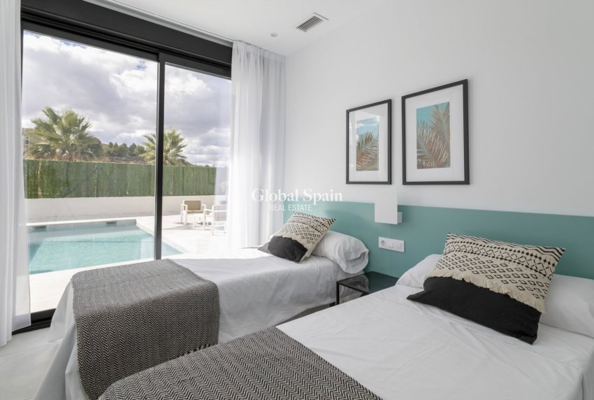Neubau - VILLA -
CALASPARRA - Coto riñales