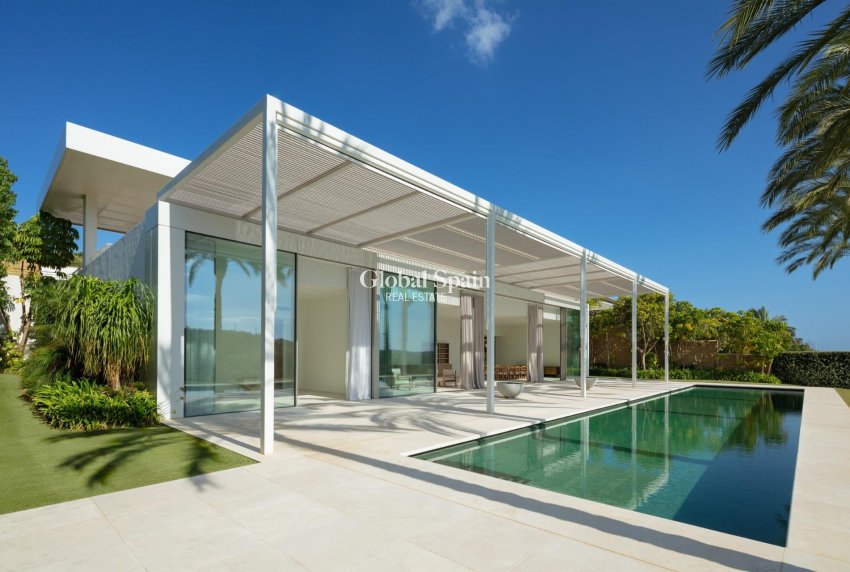 Neubau - VILLA -
CASARES - Pedregales