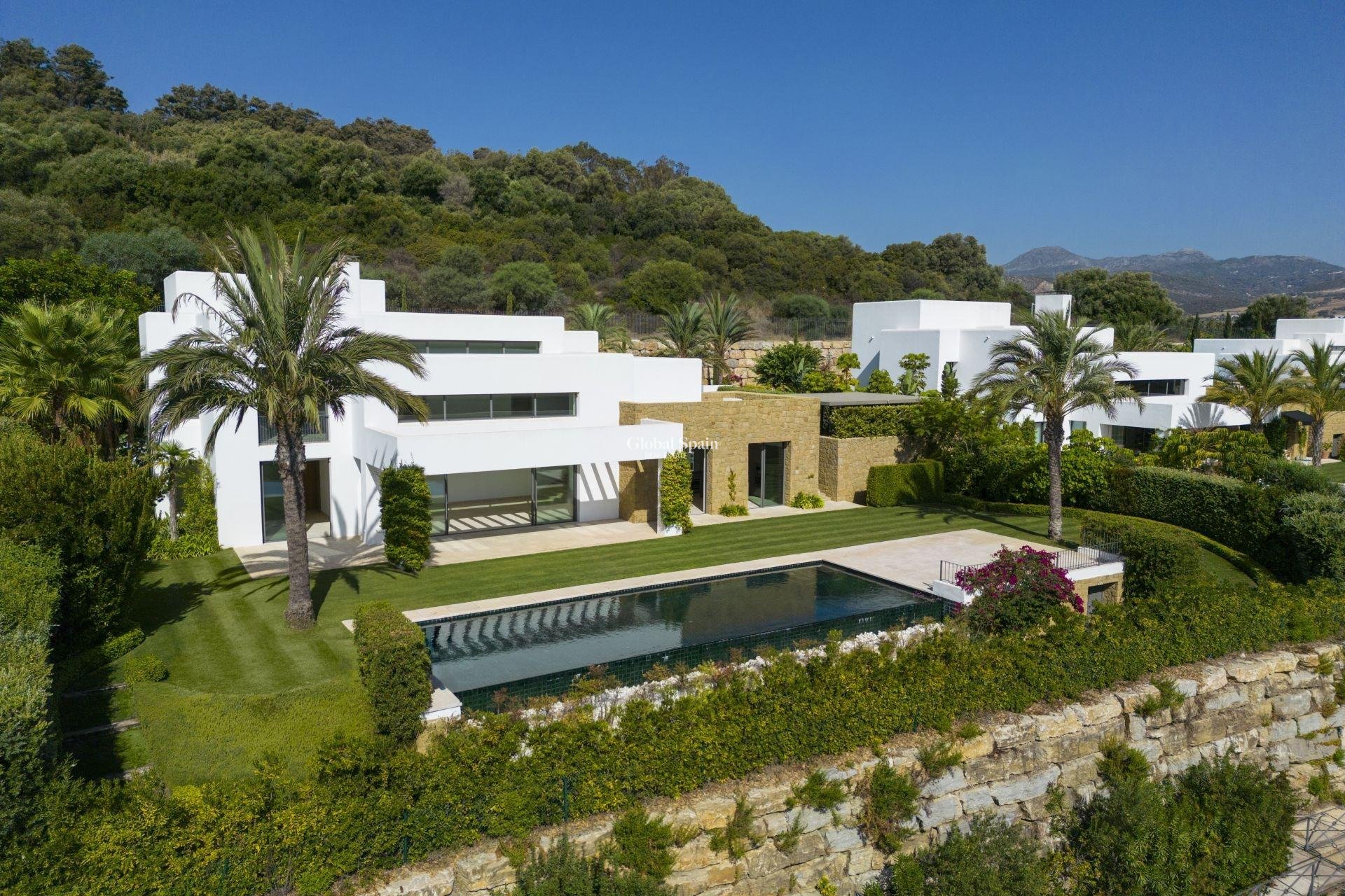 Neubau - VILLA -
CASARES - Pedregales