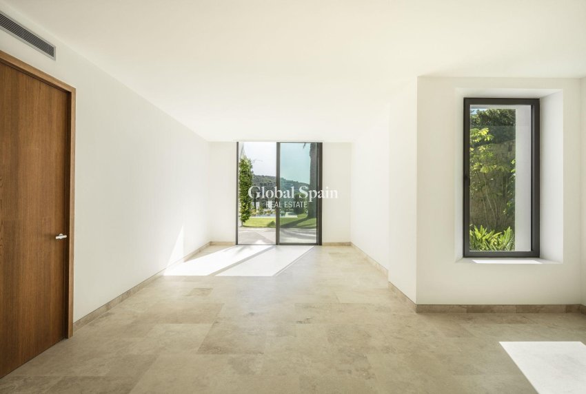 Neubau - VILLA -
CASARES - Pedregales
