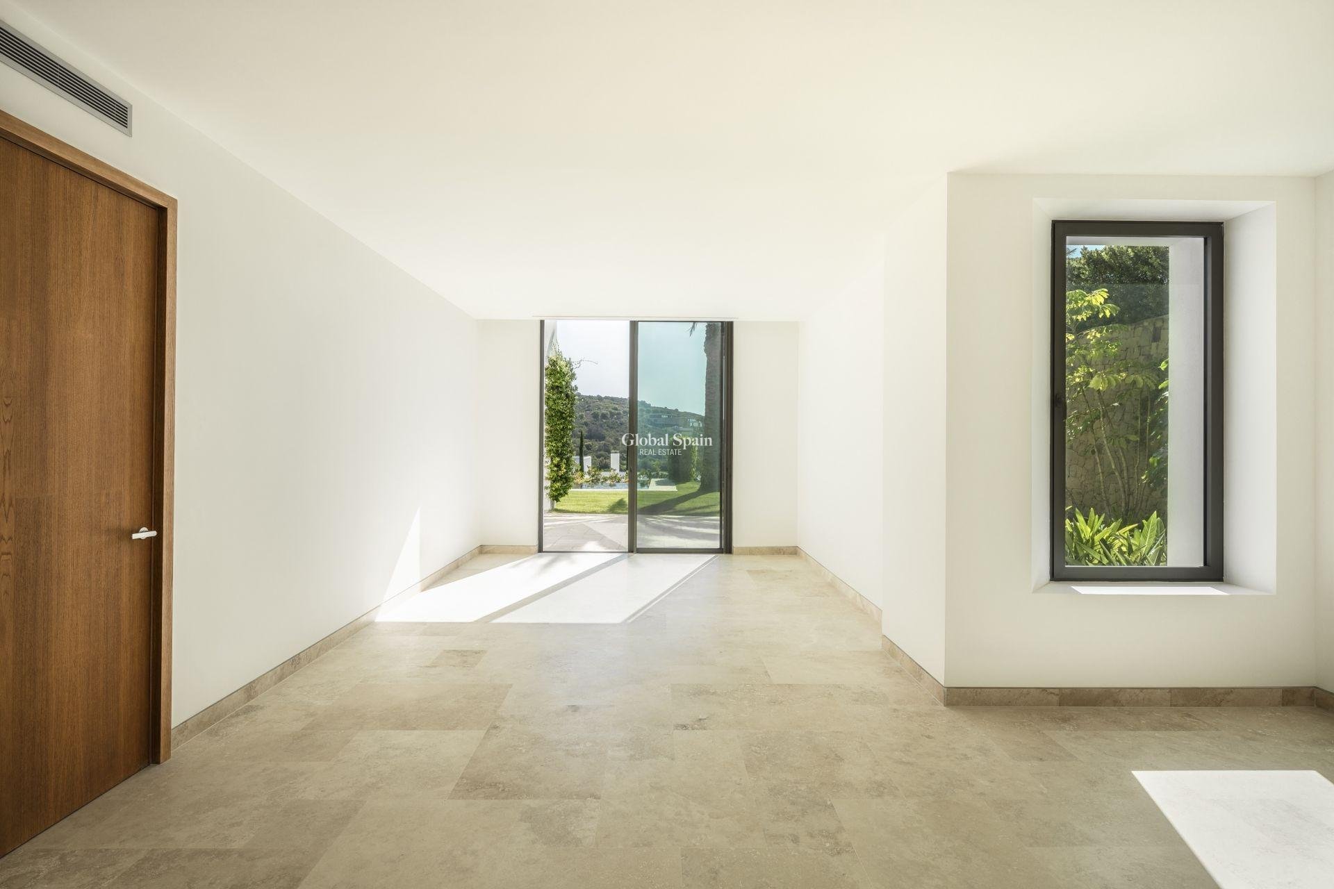 Neubau - VILLA -
CASARES - Pedregales