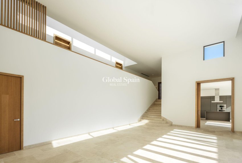 Neubau - VILLA -
CASARES - Pedregales