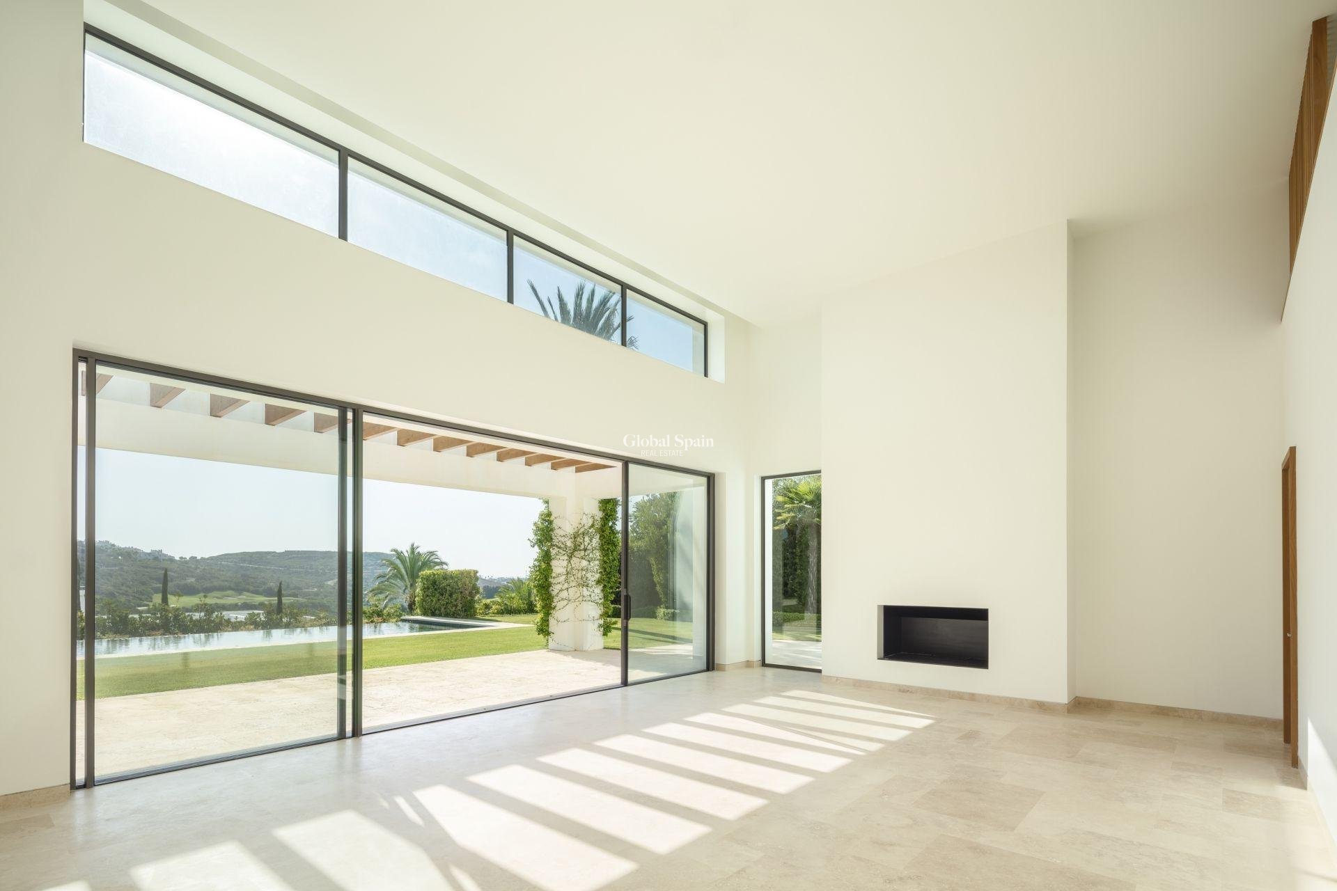 Neubau - VILLA -
CASARES - Pedregales