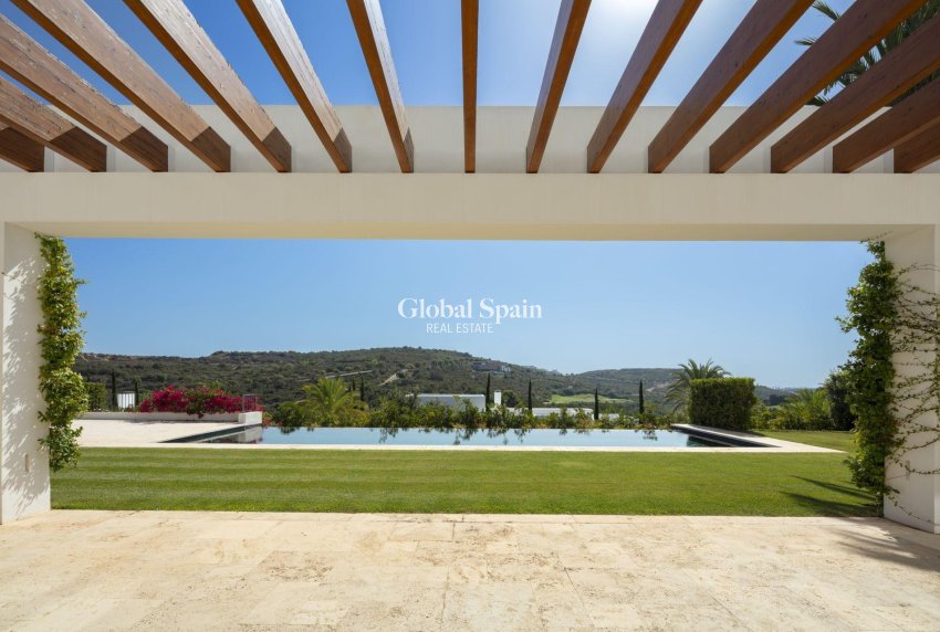 Neubau - VILLA -
CASARES - Pedregales