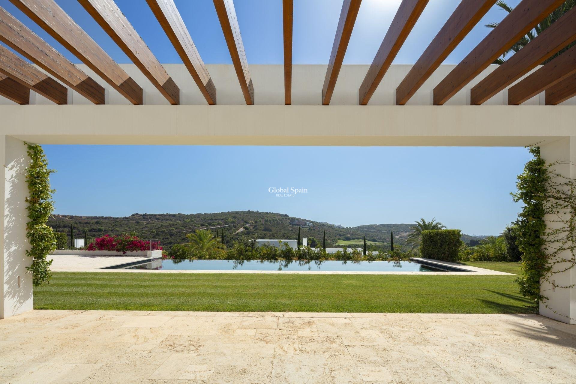 Neubau - VILLA -
CASARES - Pedregales
