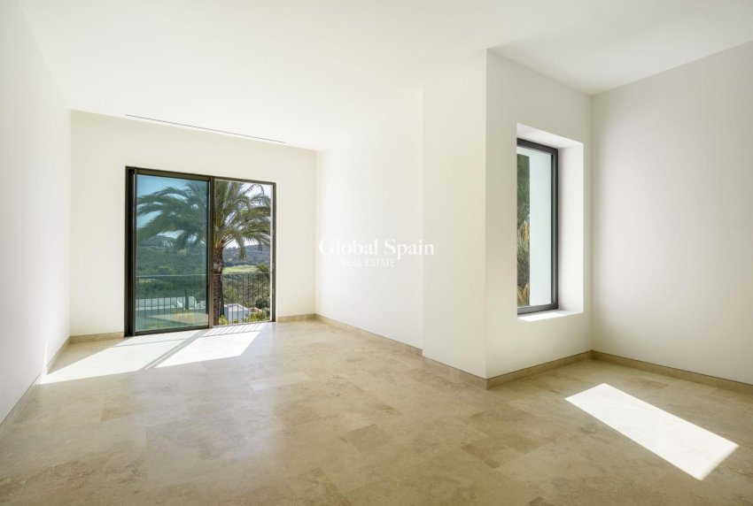 Neubau - VILLA -
CASARES - Pedregales