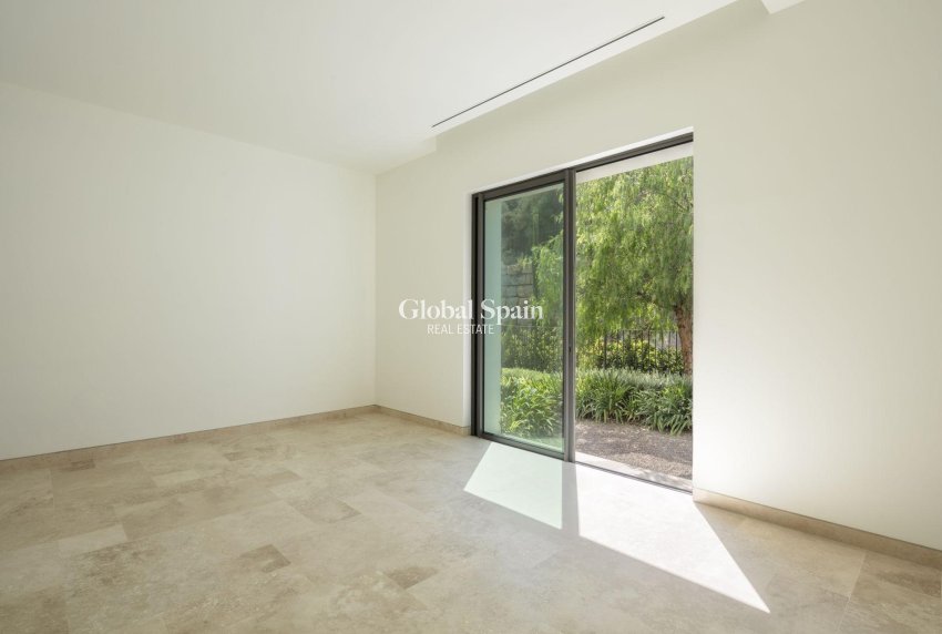 Neubau - VILLA -
CASARES - Pedregales