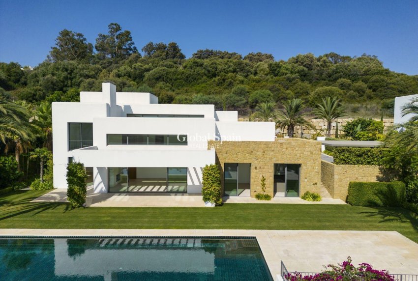 Neubau - VILLA -
CASARES - Pedregales