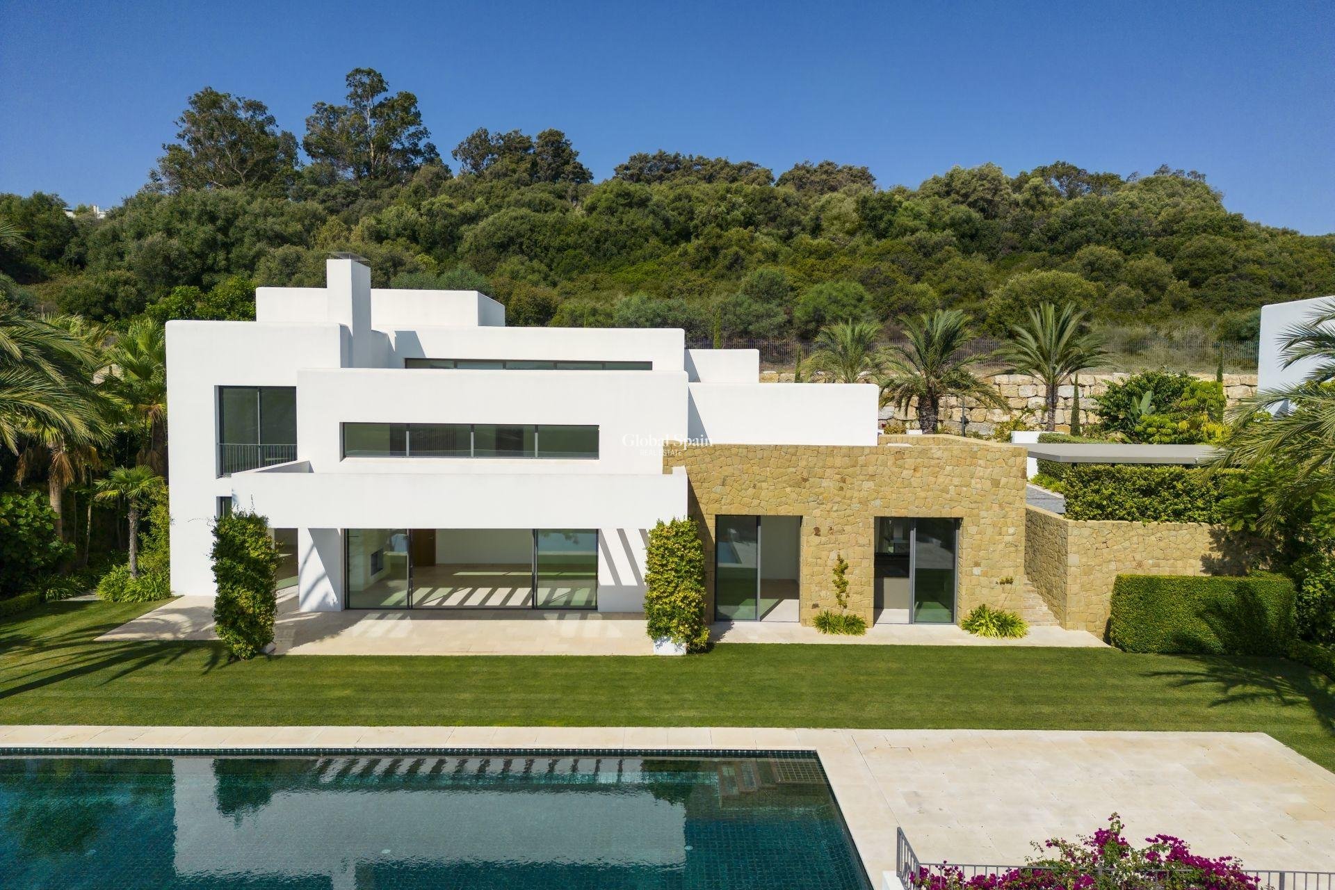 Neubau - VILLA -
CASARES - Pedregales