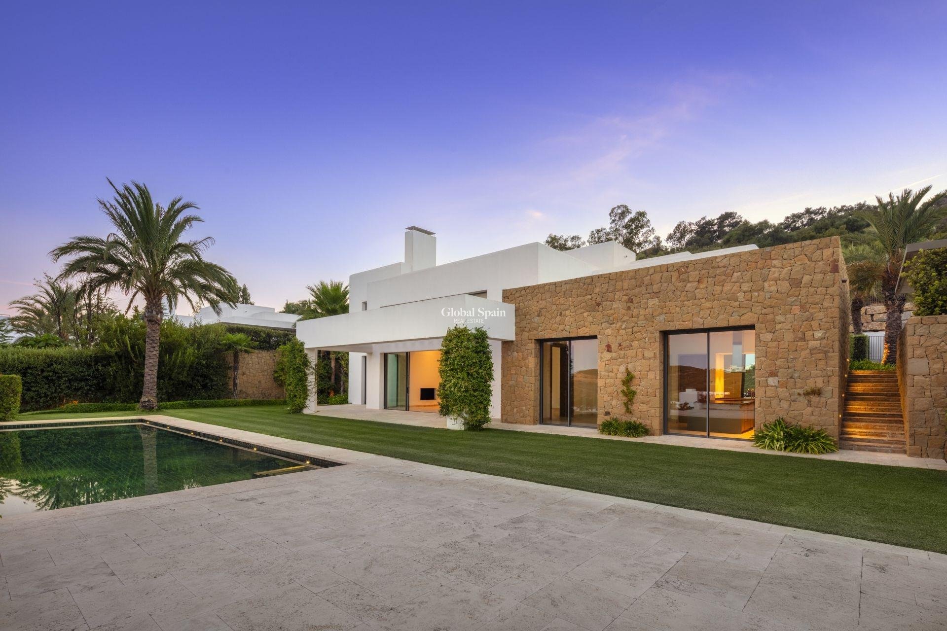 Neubau - VILLA -
CASARES - Pedregales