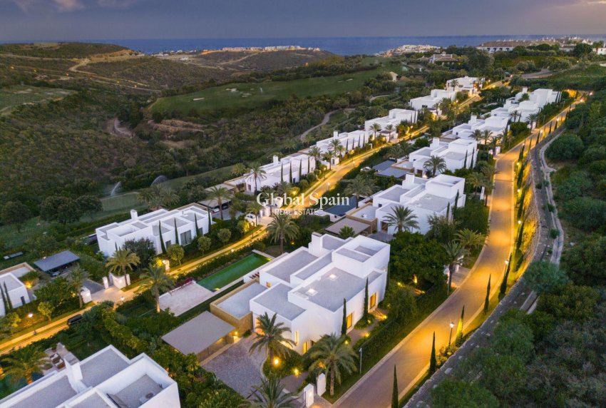 Neubau - VILLA -
CASARES - Pedregales