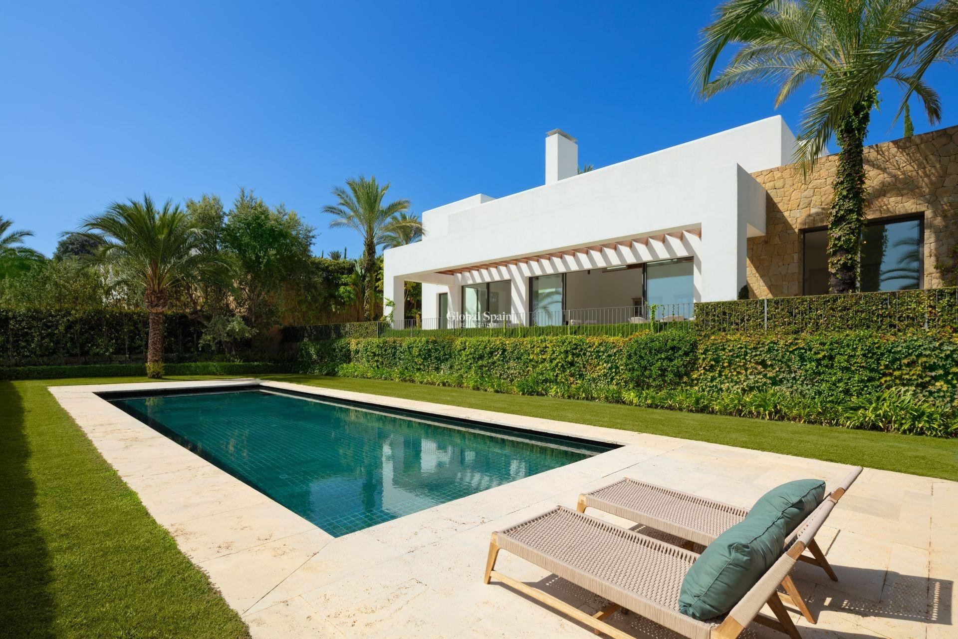 Neubau - VILLA -
CASARES - Pedregales