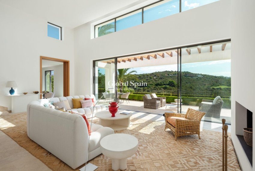 Neubau - VILLA -
CASARES - Pedregales