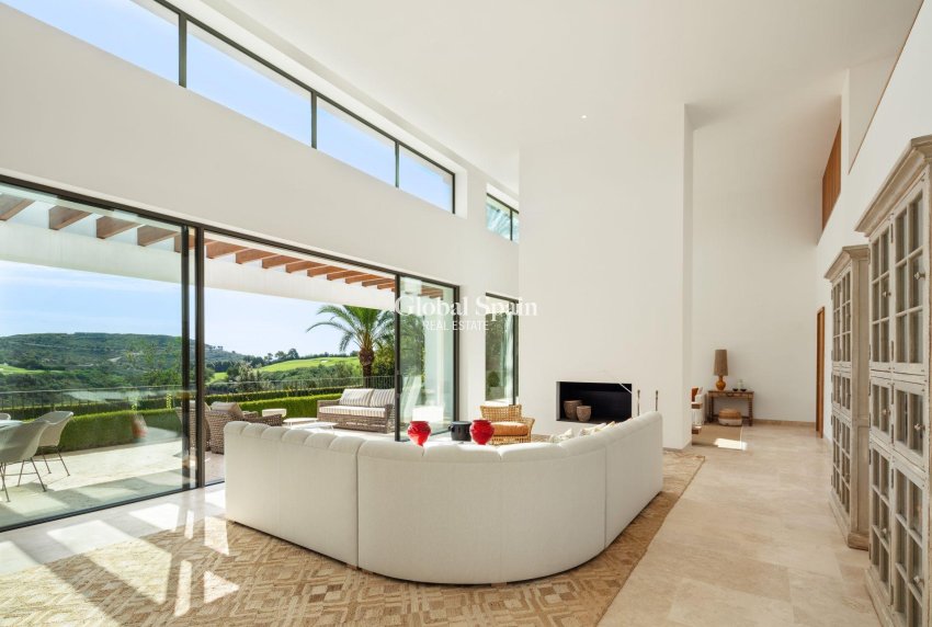 Neubau - VILLA -
CASARES - Pedregales