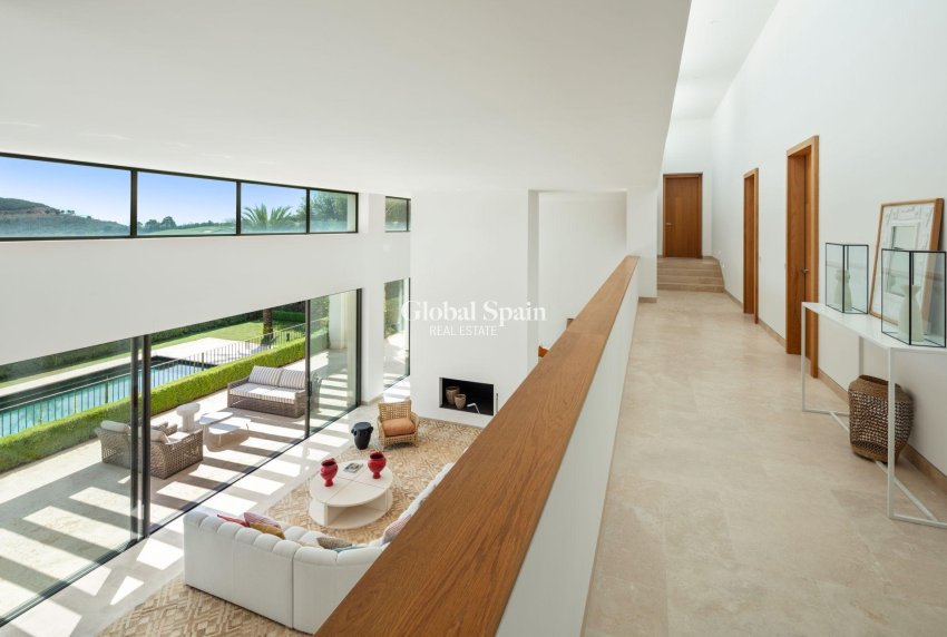 Neubau - VILLA -
CASARES - Pedregales