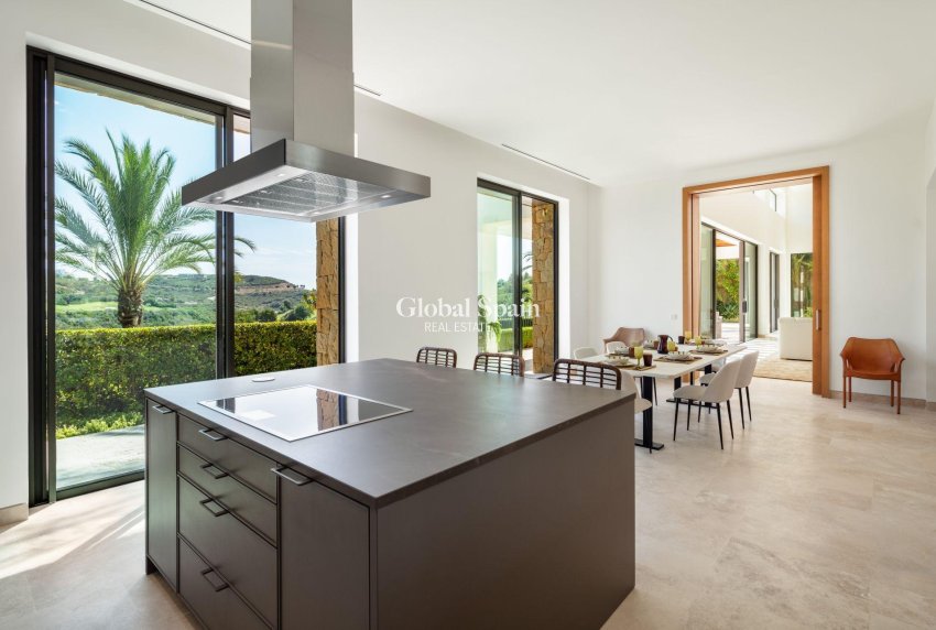 Neubau - VILLA -
CASARES - Pedregales