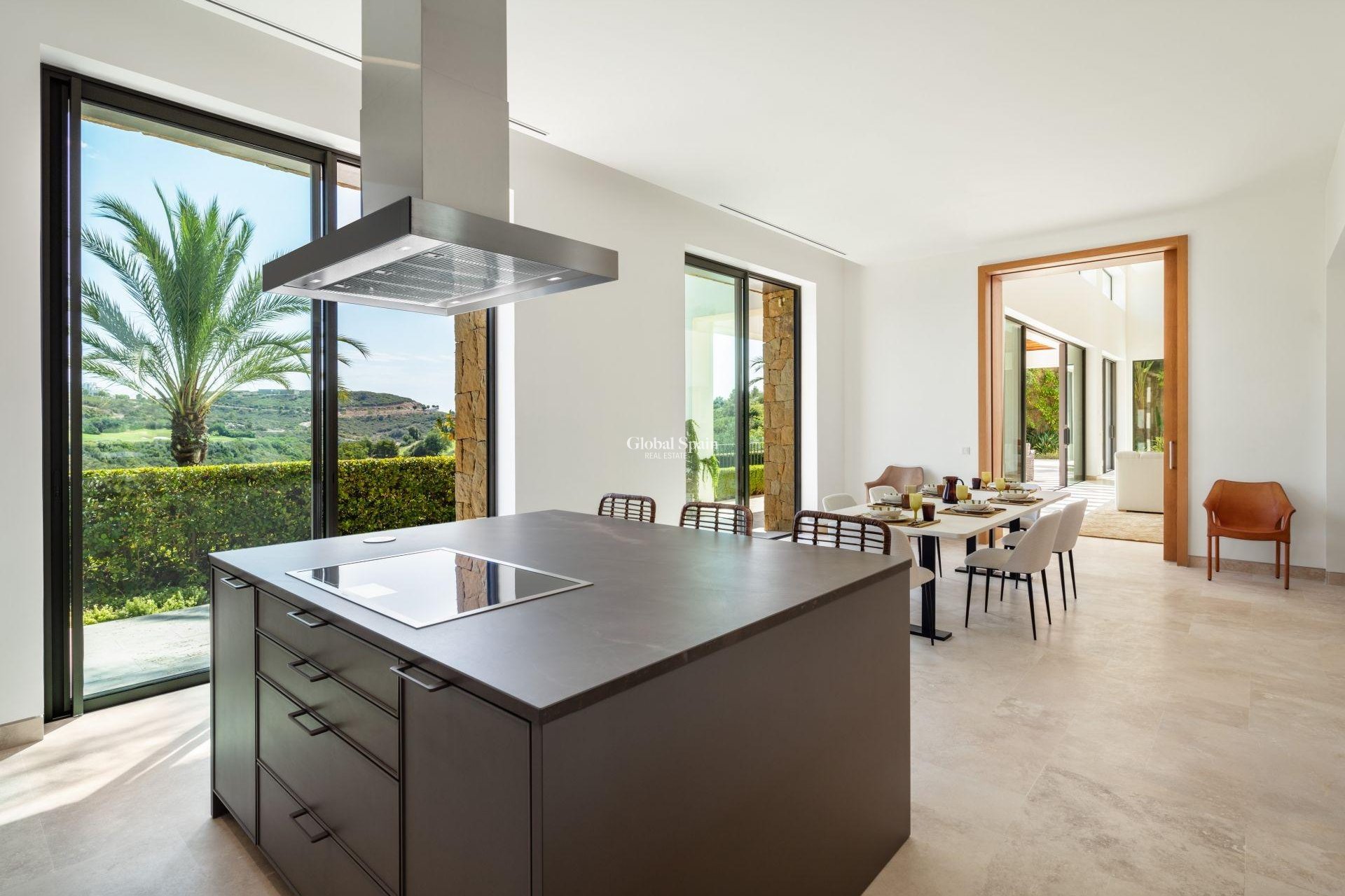 Neubau - VILLA -
CASARES - Pedregales