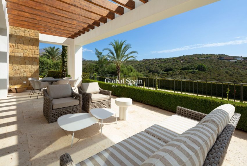 Neubau - VILLA -
CASARES - Pedregales