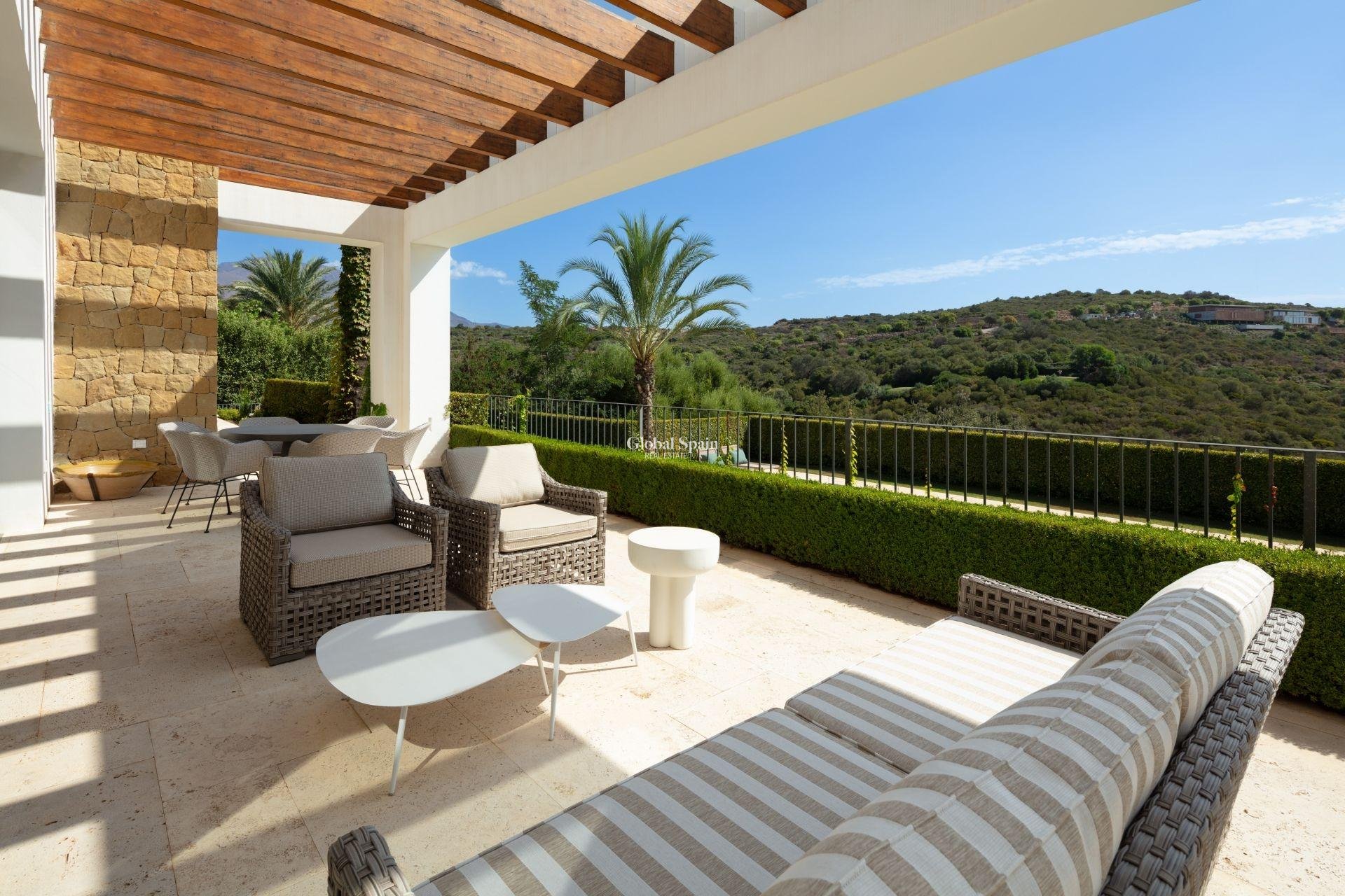 Neubau - VILLA -
CASARES - Pedregales