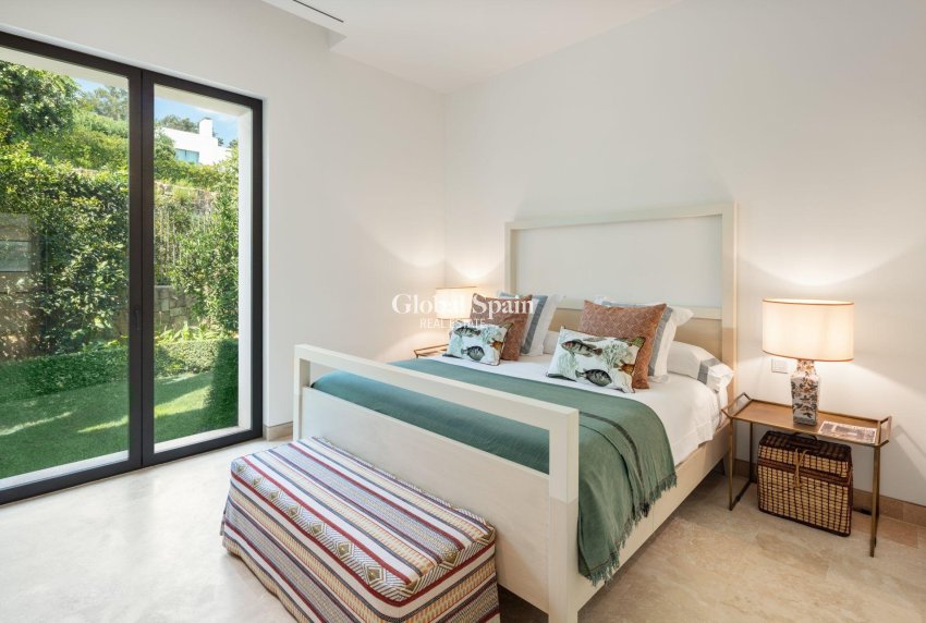 Neubau - VILLA -
CASARES - Pedregales