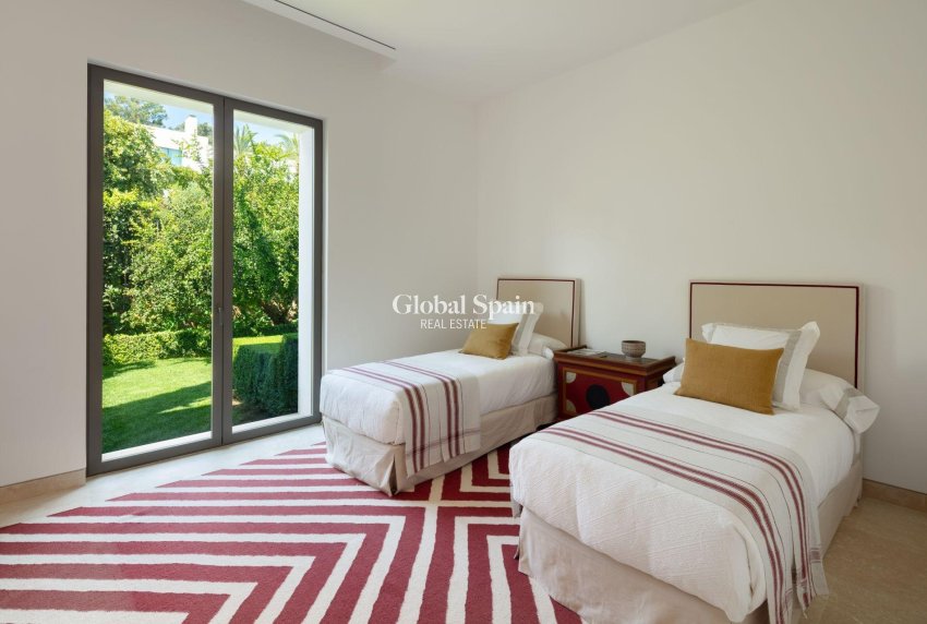 Neubau - VILLA -
CASARES - Pedregales