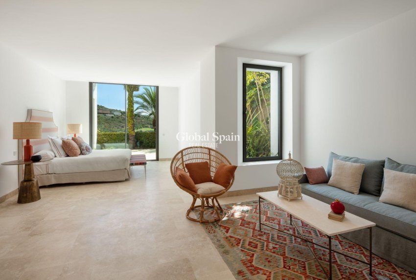Neubau - VILLA -
CASARES - Pedregales