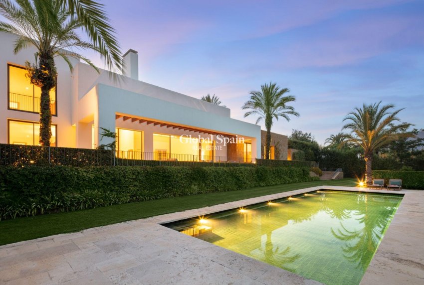 Neubau - VILLA -
CASARES - Pedregales