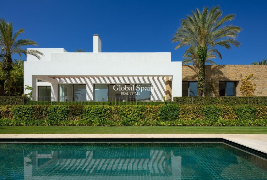 Neubau - VILLA -
CASARES - Pedregales