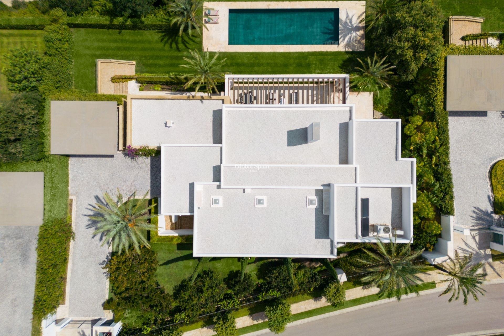 Neubau - VILLA -
CASARES - Pedregales
