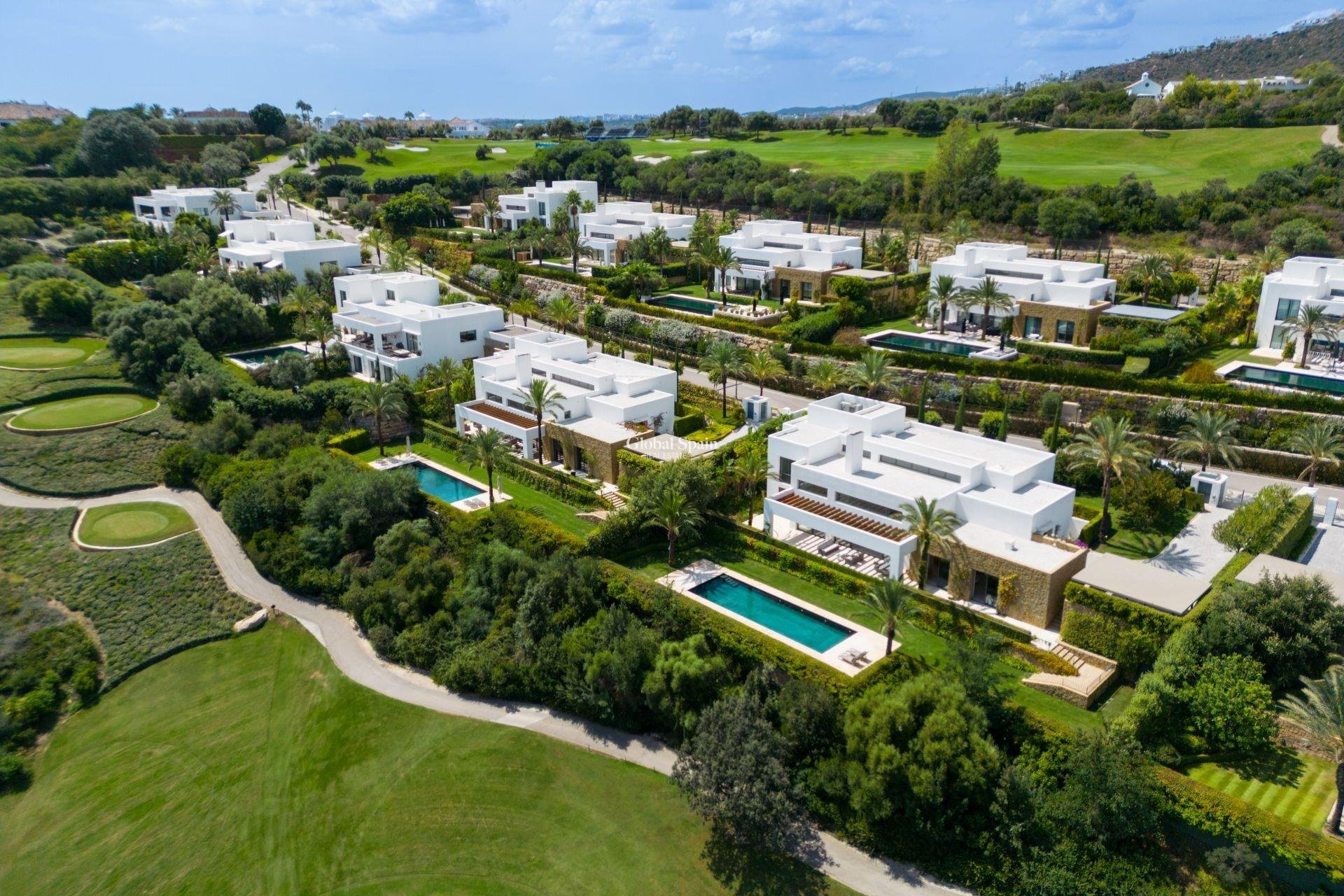 Neubau - VILLA -
CASARES - Pedregales