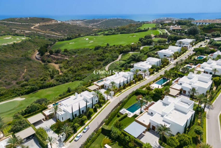 Neubau - VILLA -
CASARES - Pedregales