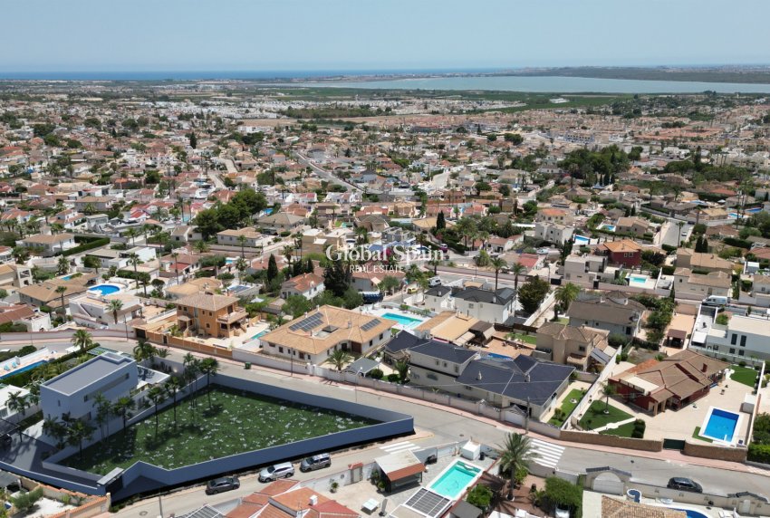 Neubau - VILLA -
CIUDAD QUESADA