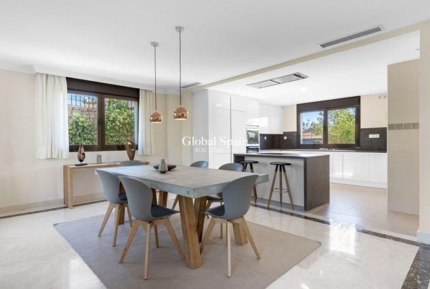 Neubau - VILLA -
ESTEPONA - Azata Golf Estepona Oeste