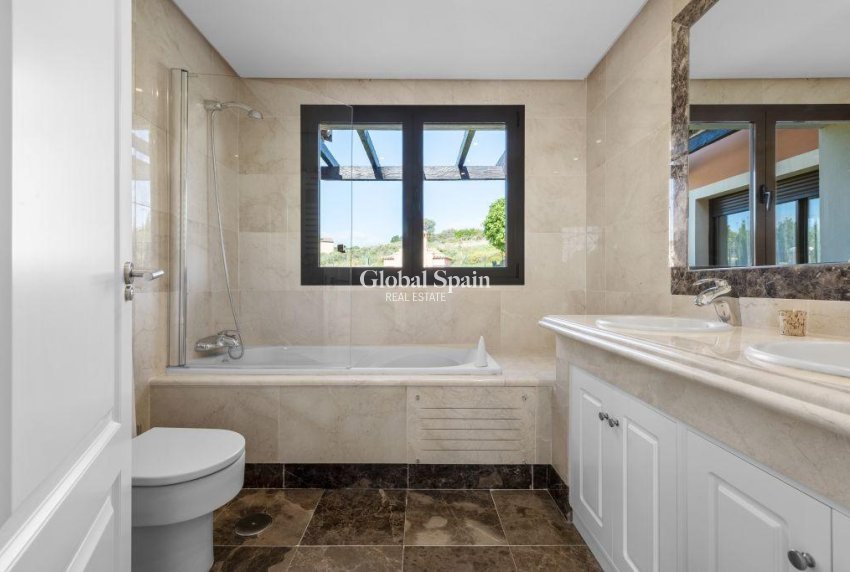 Neubau - VILLA -
ESTEPONA - Azata Golf Estepona Oeste