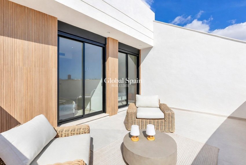 Neubau - VILLA -
LOS ALCÁZARES