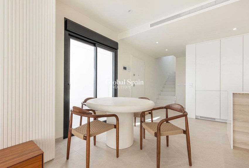 Neubau - VILLA -
LOS ALCÁZARES