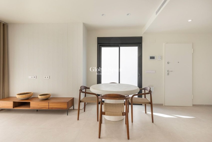 Neubau - VILLA -
LOS ALCÁZARES