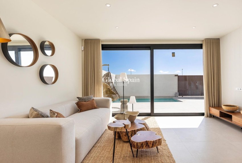 Neubau - VILLA -
LOS ALCÁZARES