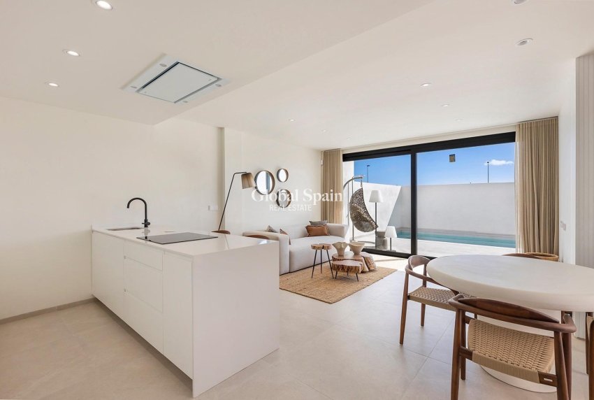 Neubau - VILLA -
LOS ALCÁZARES