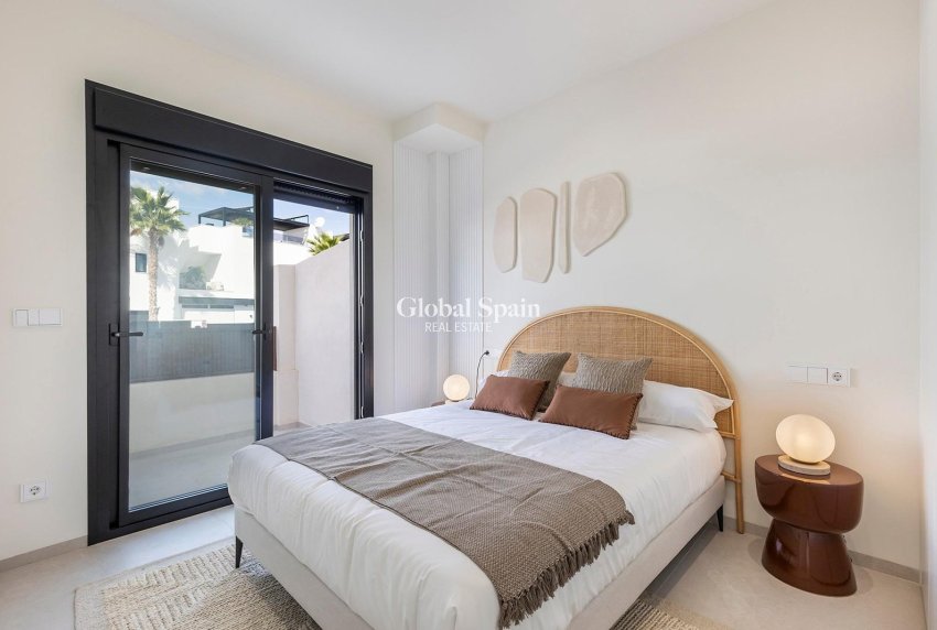 Neubau - VILLA -
LOS ALCÁZARES