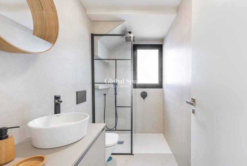 Neubau - VILLA -
LOS ALCÁZARES