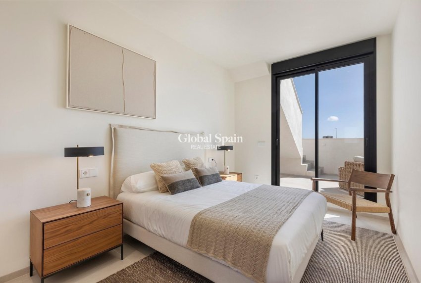 Neubau - VILLA -
LOS ALCÁZARES