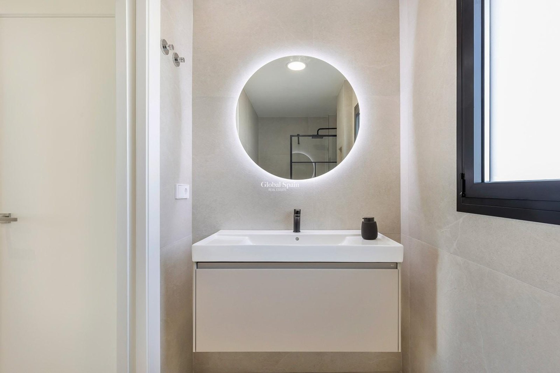 Neubau - VILLA -
LOS ALCÁZARES